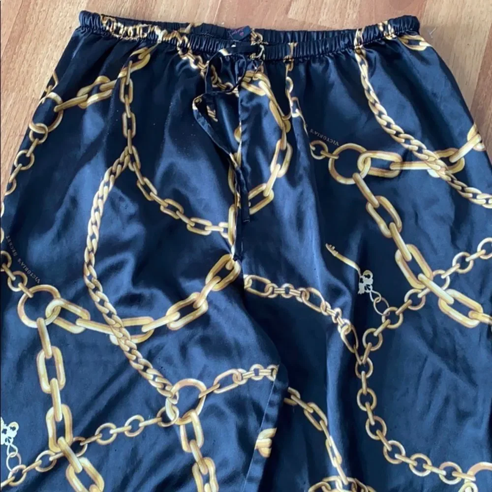 Victoria’s Secret gold chain print satin effect pants M